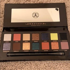 Anastasia prism eye shadow palette